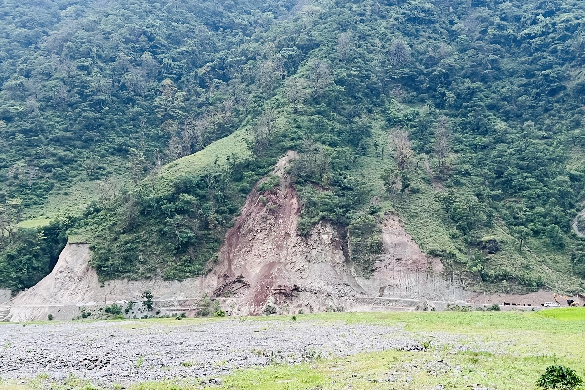 ठेकेदार कम्पनीले ठेक्का रद्द गरेपछि पुन निर्माण अलपत्र
